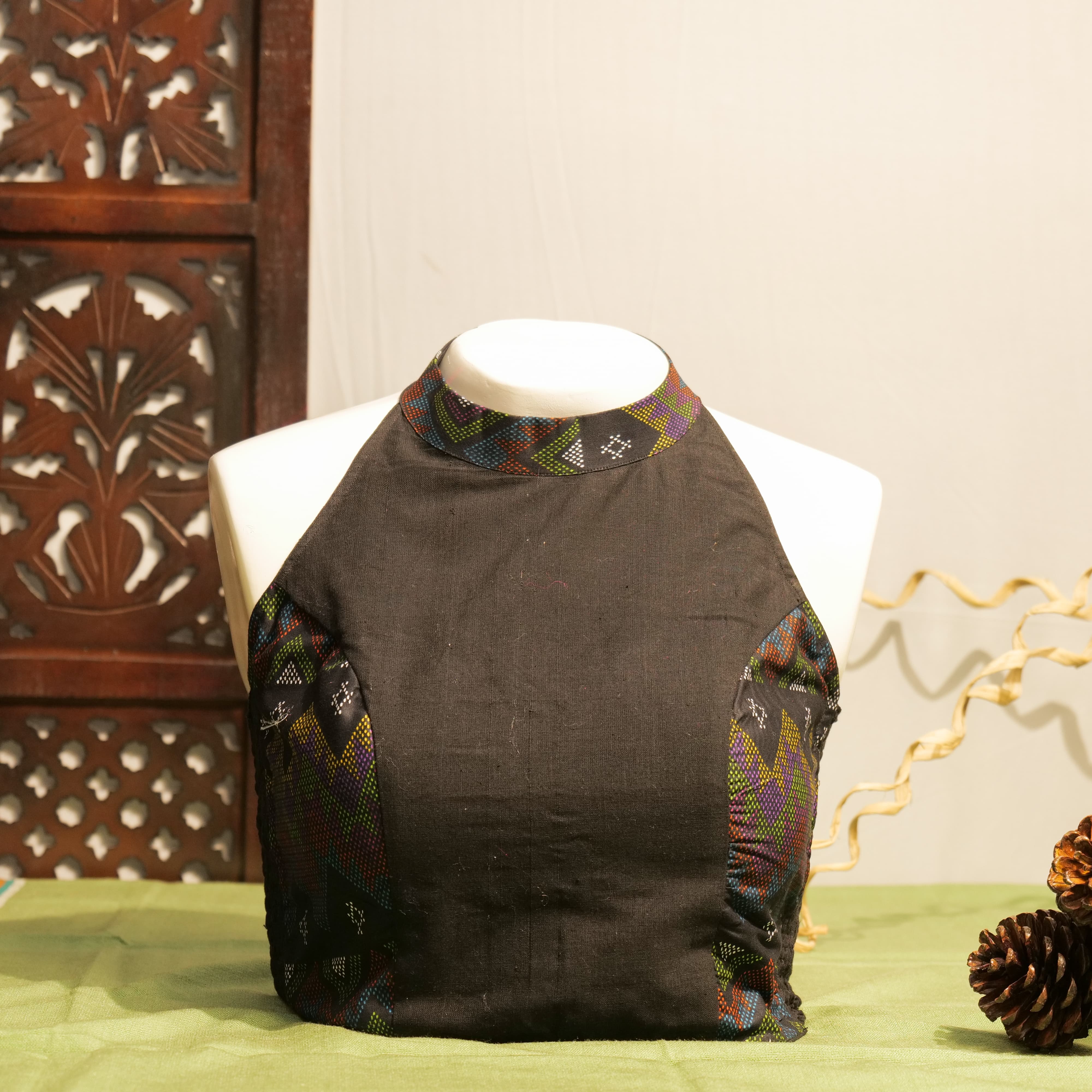 HALTER NECK STRETCHLINE BLOUSE